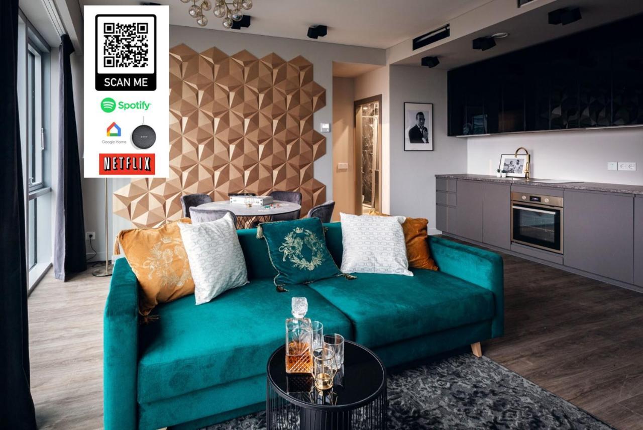 Brand New Bond Center * VNO