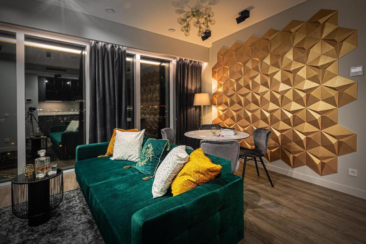 Apartment Brand New Bond Center
